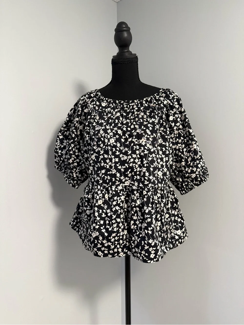 Black Floral Puff-Sleeve Women's Top